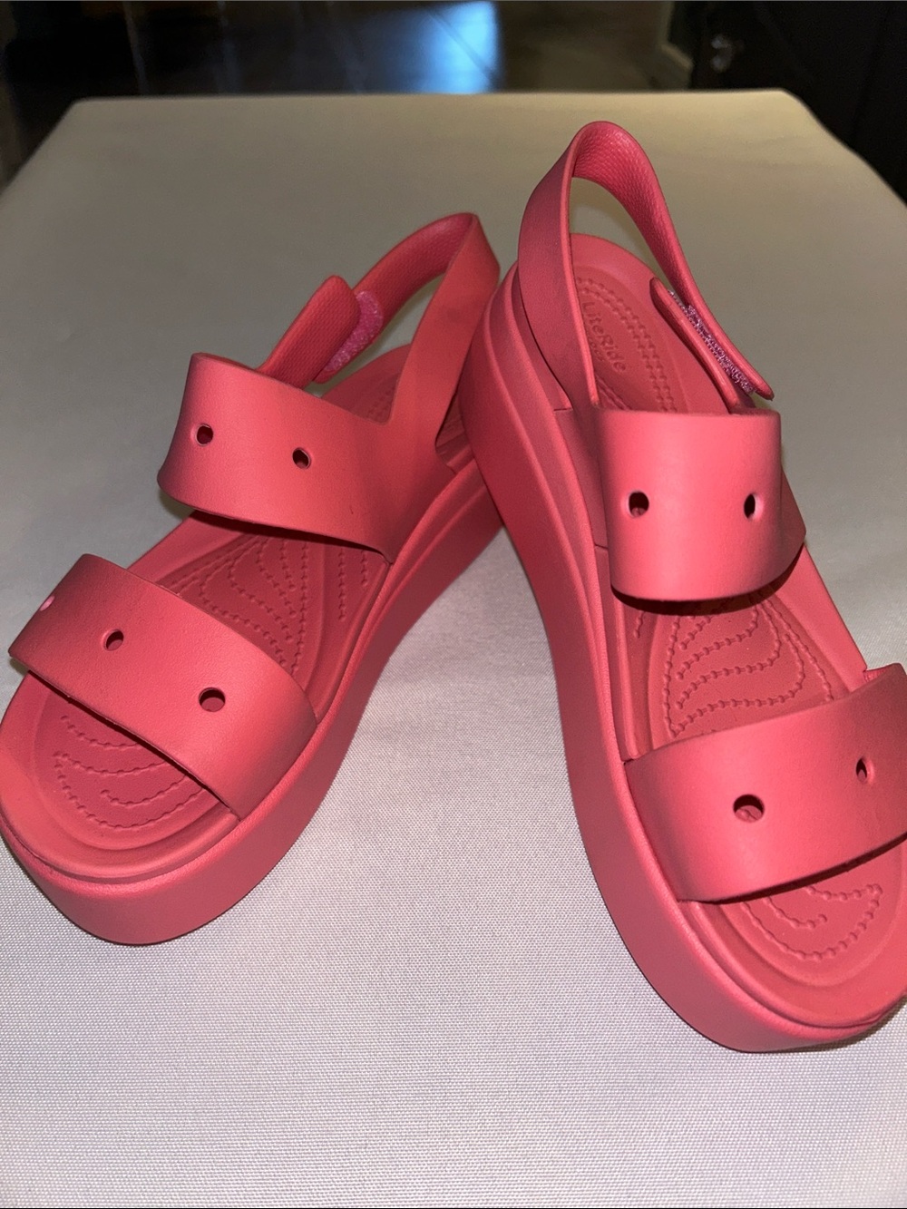 CROCS EUC Brooklyn Wedge Platform Literide Sandals Pink sz 6